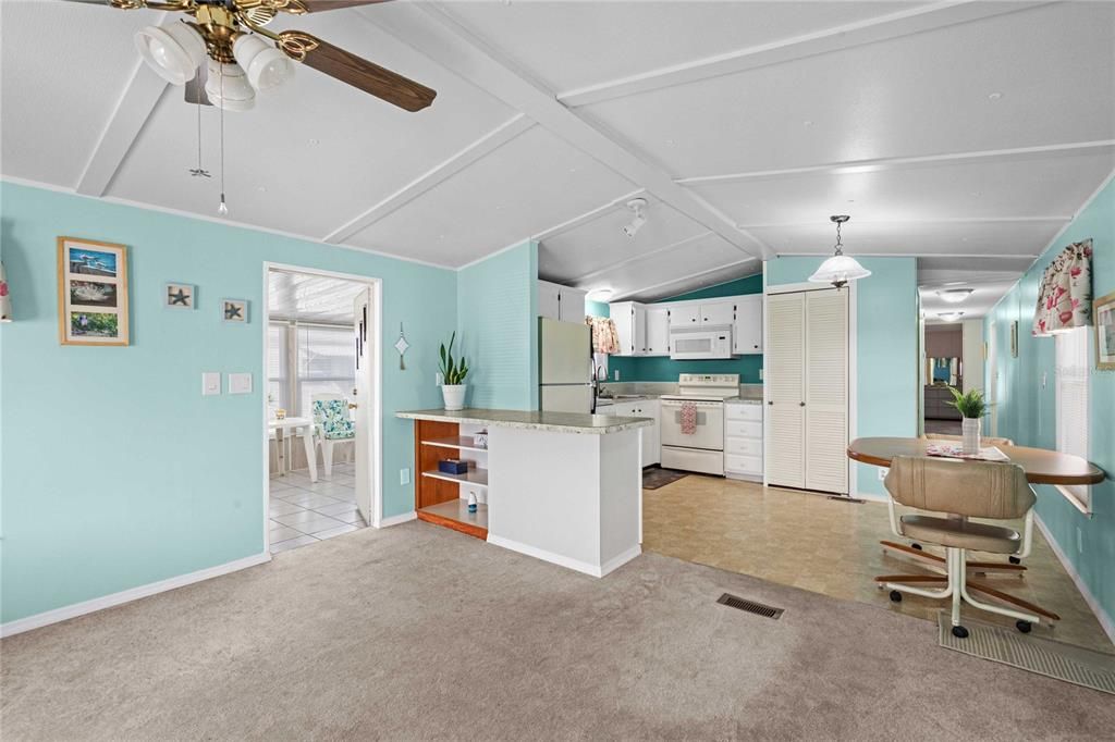 Active With Contract: $134,900 (2 beds, 2 baths, 784 Square Feet)