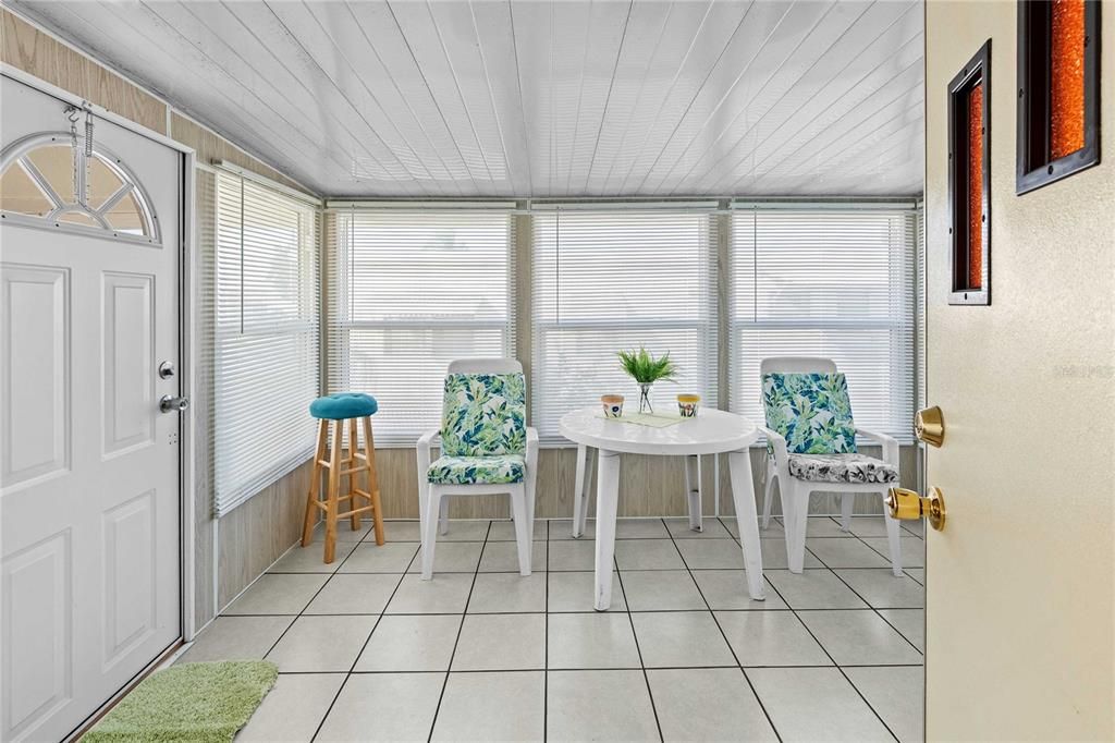 Active With Contract: $134,900 (2 beds, 2 baths, 784 Square Feet)