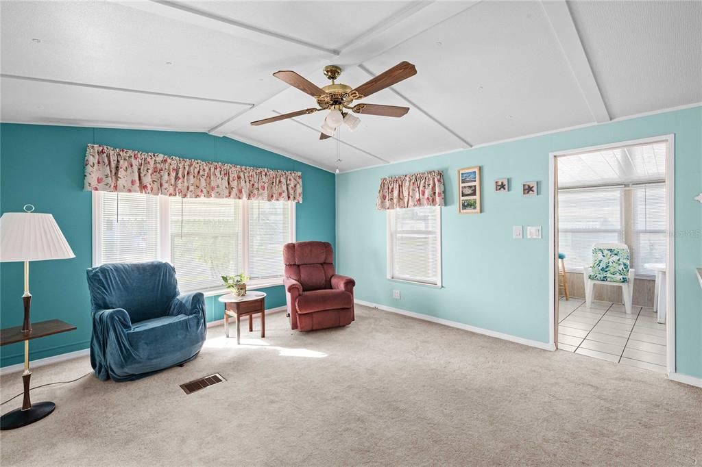 Active With Contract: $134,900 (2 beds, 2 baths, 784 Square Feet)