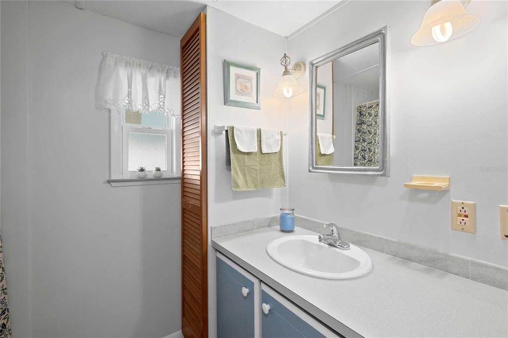 Active With Contract: $134,900 (2 beds, 2 baths, 784 Square Feet)