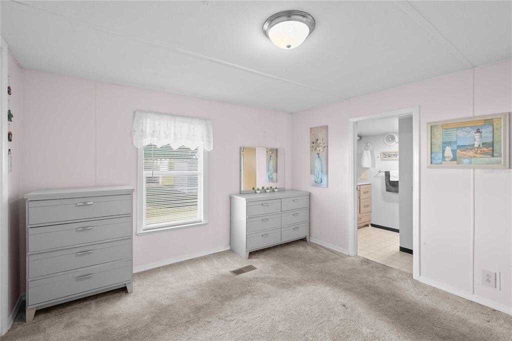 Active With Contract: $134,900 (2 beds, 2 baths, 784 Square Feet)