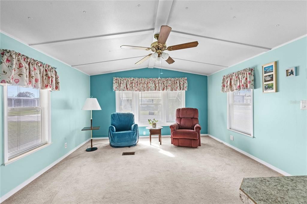 Active With Contract: $134,900 (2 beds, 2 baths, 784 Square Feet)