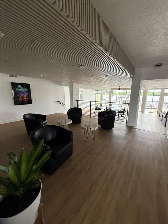 For Rent: $1,450 (2 beds, 1 baths, 826 Square Feet)