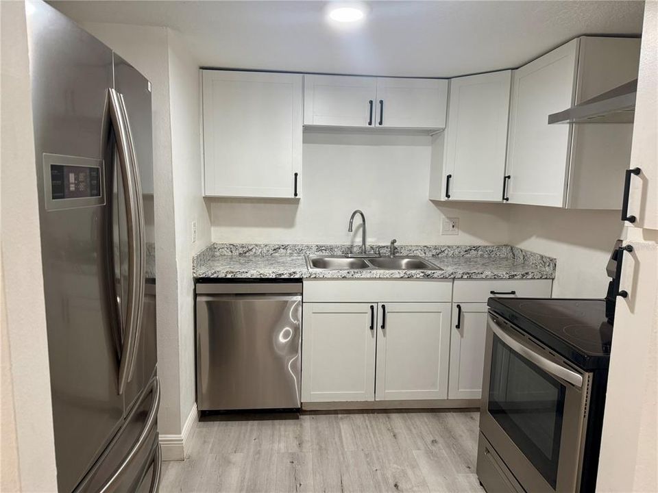 For Rent: $1,450 (2 beds, 1 baths, 826 Square Feet)