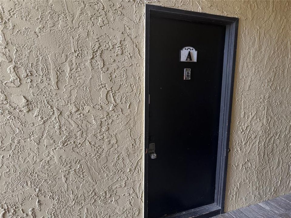 For Rent: $1,450 (2 beds, 1 baths, 826 Square Feet)