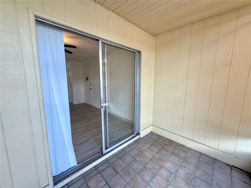 For Rent: $1,450 (2 beds, 1 baths, 826 Square Feet)