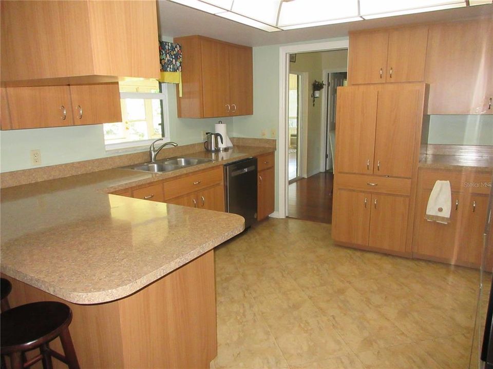 For Sale: $384,000 (4 beds, 3 baths, 2115 Square Feet)