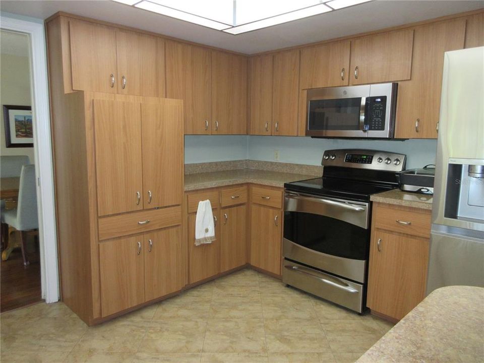 For Sale: $384,000 (4 beds, 3 baths, 2115 Square Feet)