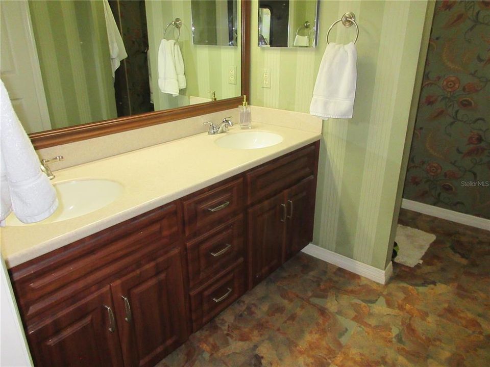 For Sale: $384,000 (4 beds, 3 baths, 2115 Square Feet)