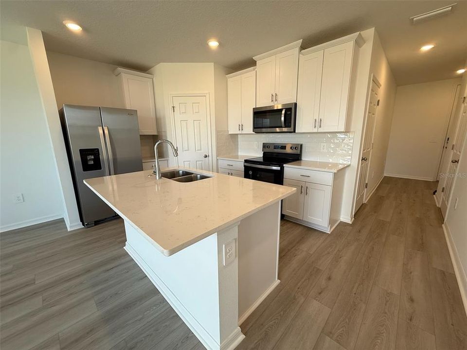 Active With Contract: $2,075 (3 beds, 2 baths, 1485 Square Feet)