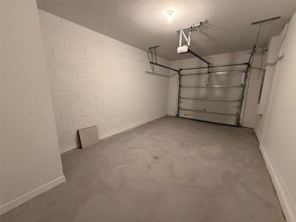 Active With Contract: $2,075 (3 beds, 2 baths, 1485 Square Feet)