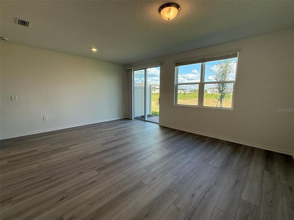 Active With Contract: $2,075 (3 beds, 2 baths, 1485 Square Feet)