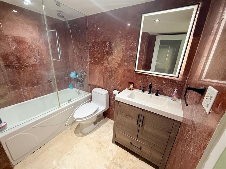 For Rent: $2,000 (1 beds, 0 baths, 700 Square Feet)