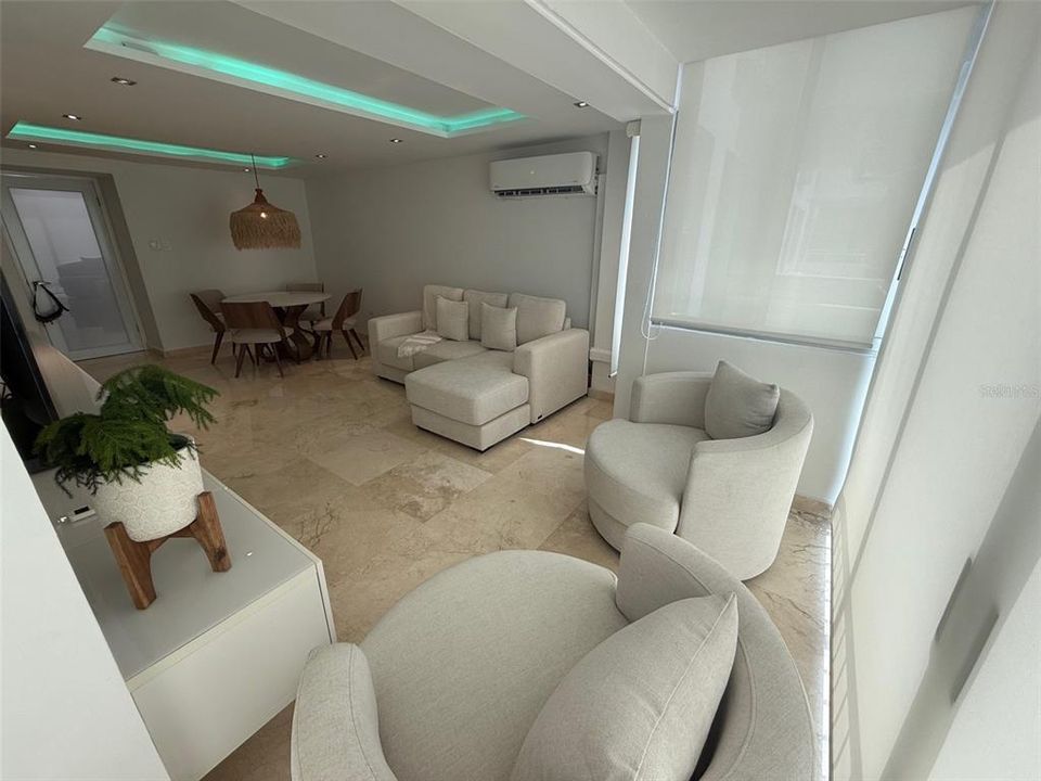 For Rent: $2,000 (1 beds, 0 baths, 700 Square Feet)