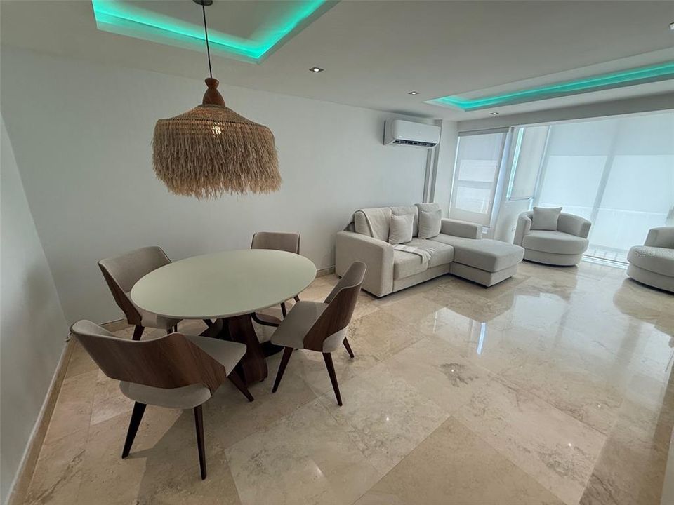 For Rent: $2,000 (1 beds, 0 baths, 700 Square Feet)