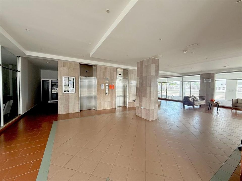 For Rent: $2,000 (1 beds, 0 baths, 700 Square Feet)