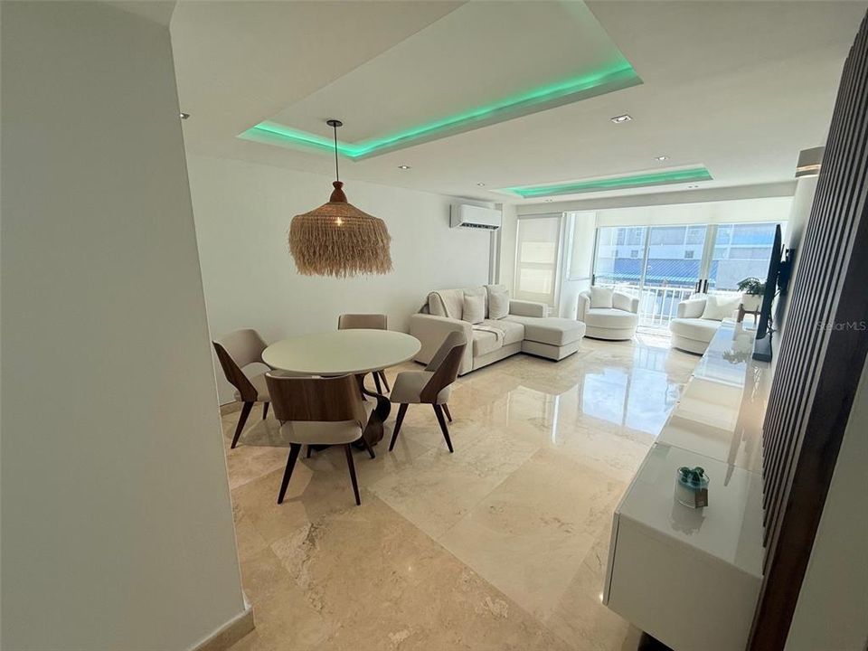 For Rent: $2,000 (1 beds, 0 baths, 700 Square Feet)