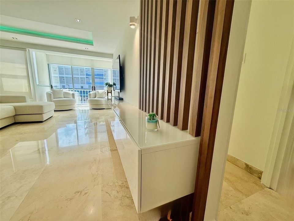 For Rent: $2,000 (1 beds, 0 baths, 700 Square Feet)