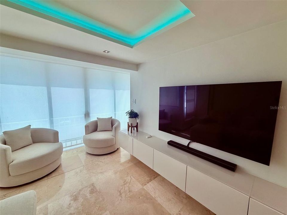 For Rent: $2,000 (1 beds, 0 baths, 700 Square Feet)