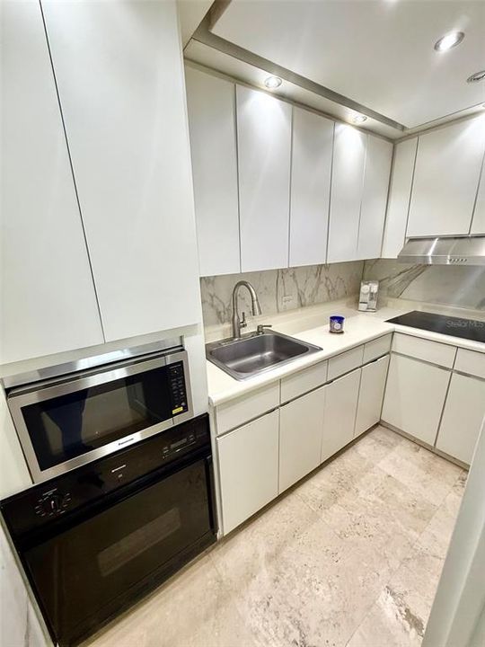 For Rent: $2,000 (1 beds, 0 baths, 700 Square Feet)