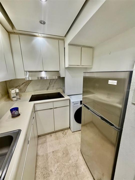 For Rent: $2,000 (1 beds, 0 baths, 700 Square Feet)