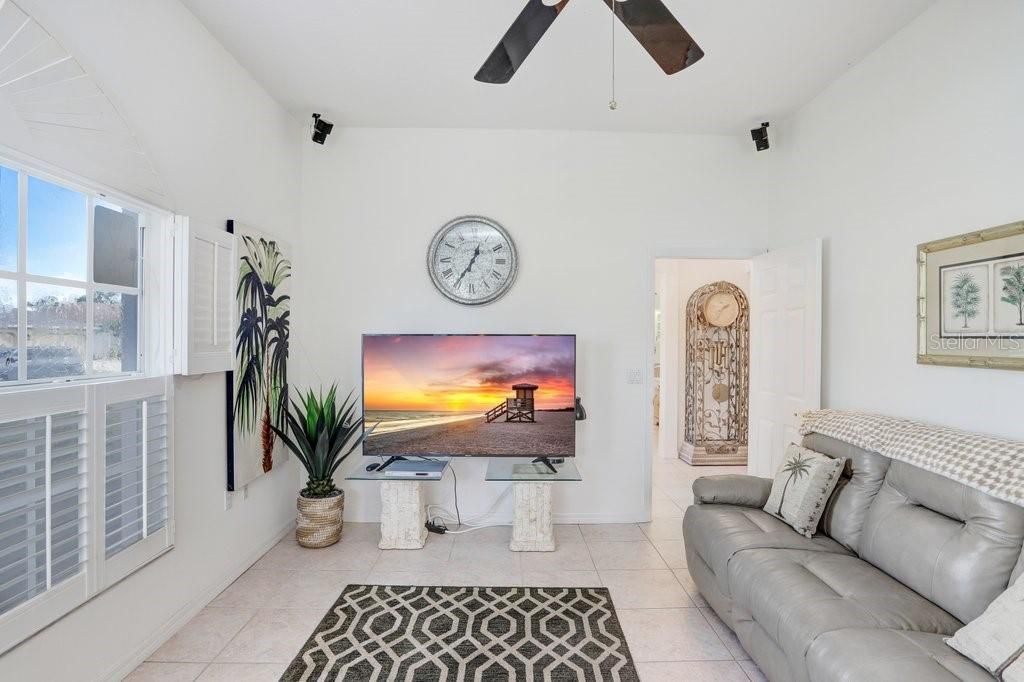 合同活跃: $525,000 (4 贝兹, 3 浴室, 2495 平方英尺)