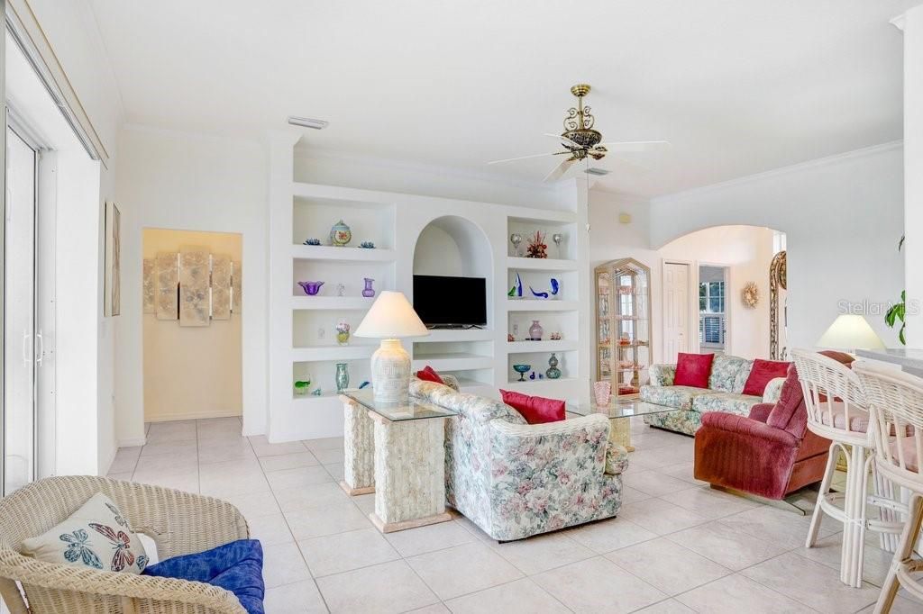 合同活跃: $525,000 (4 贝兹, 3 浴室, 2495 平方英尺)