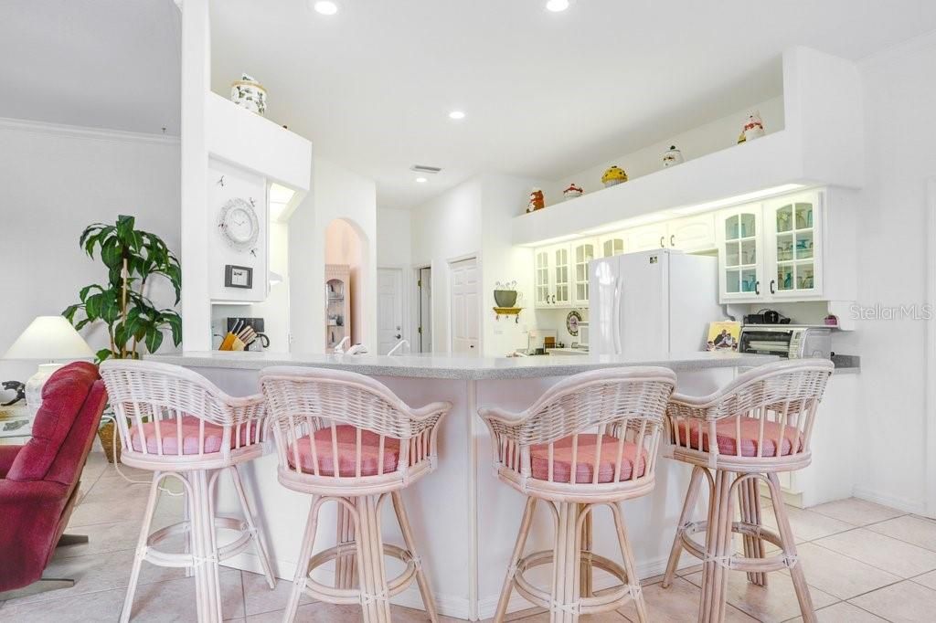 合同活跃: $525,000 (4 贝兹, 3 浴室, 2495 平方英尺)