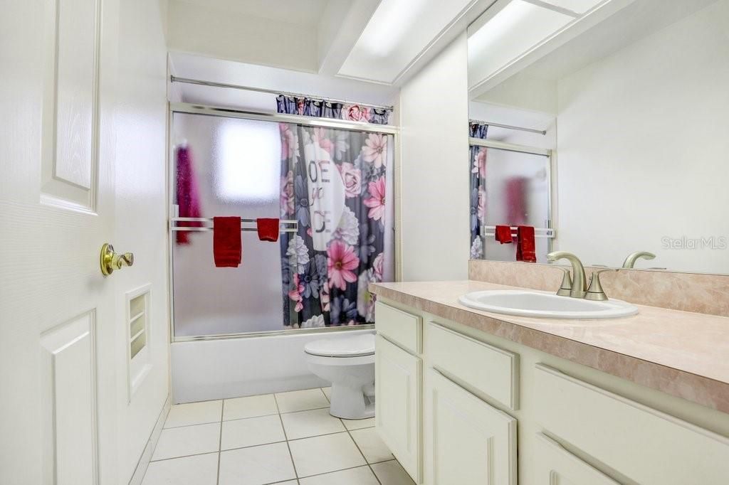 合同活跃: $525,000 (4 贝兹, 3 浴室, 2495 平方英尺)