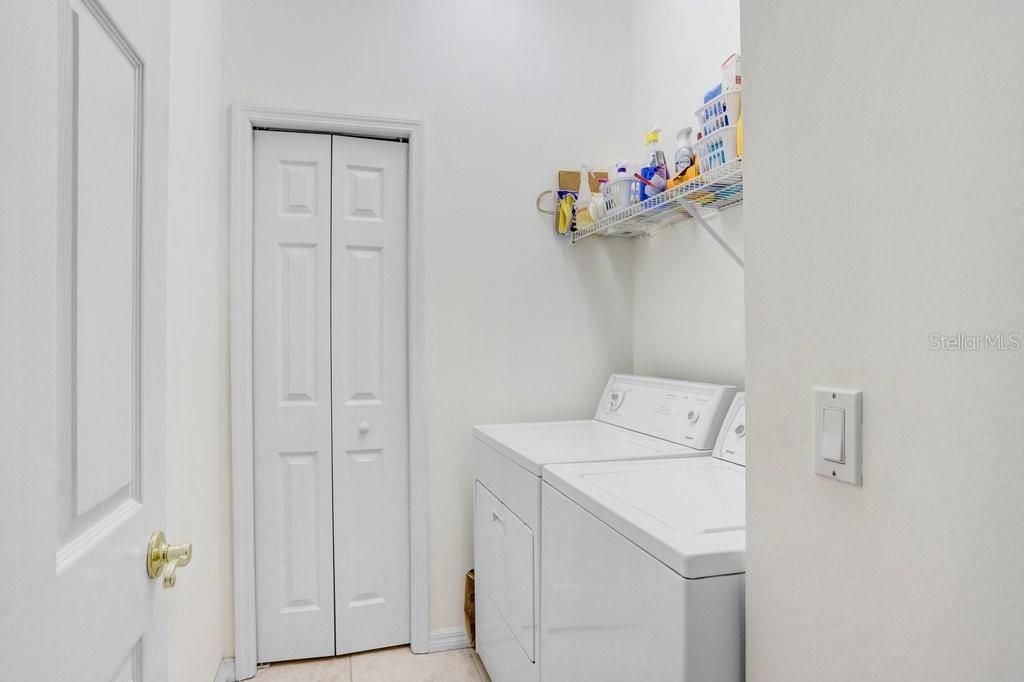 合同活跃: $525,000 (4 贝兹, 3 浴室, 2495 平方英尺)