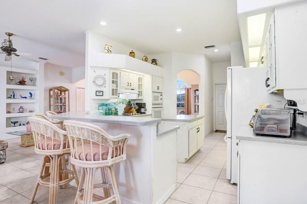 合同活跃: $525,000 (4 贝兹, 3 浴室, 2495 平方英尺)