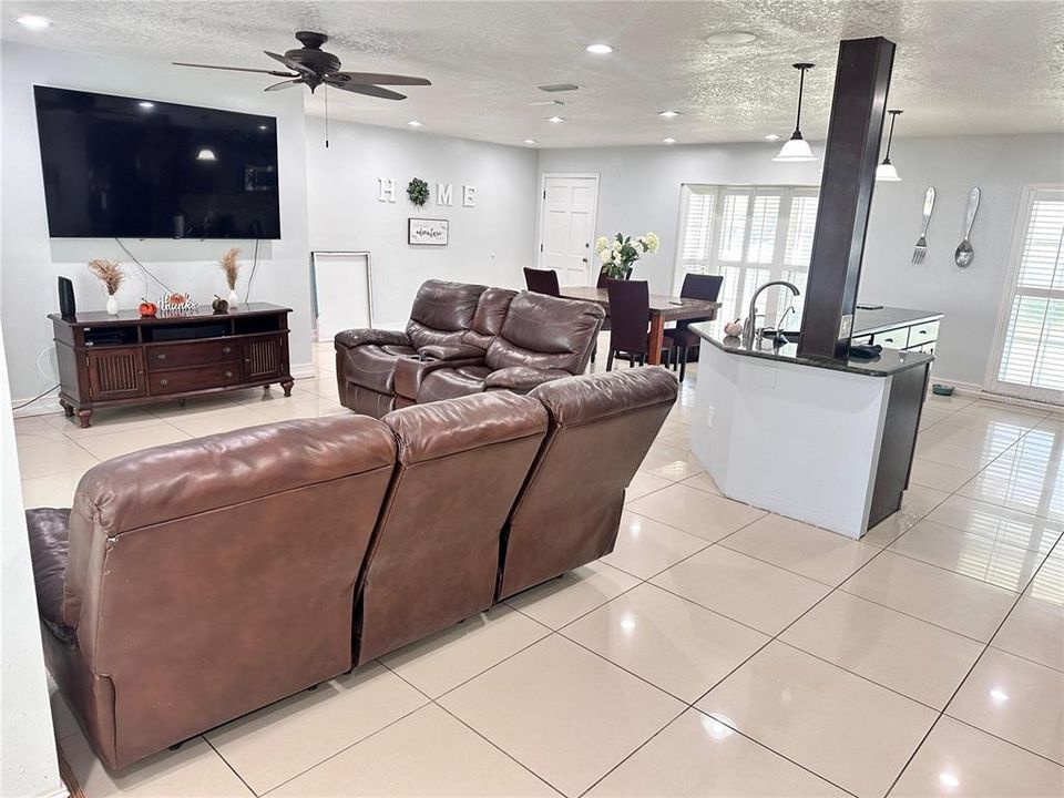 For Sale: $439,900 (3 beds, 2 baths, 1450 Square Feet)