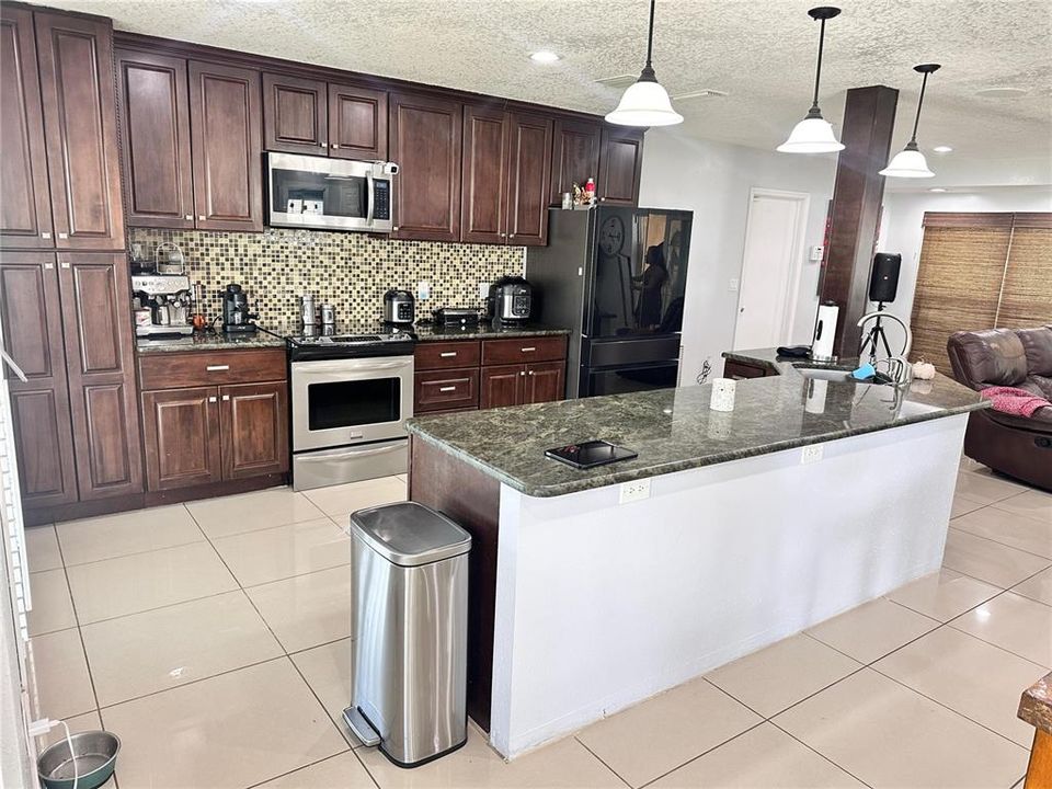 For Sale: $439,900 (3 beds, 2 baths, 1450 Square Feet)