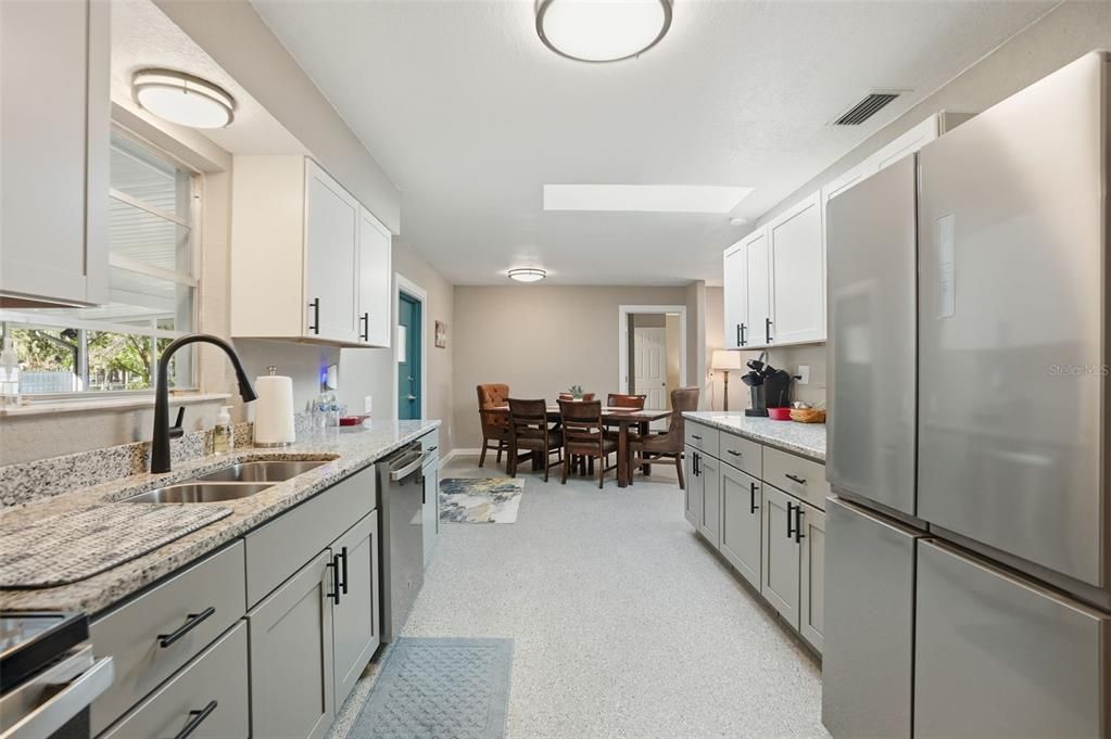 待售: $423,000 (3 贝兹, 2 浴室, 1574 平方英尺)