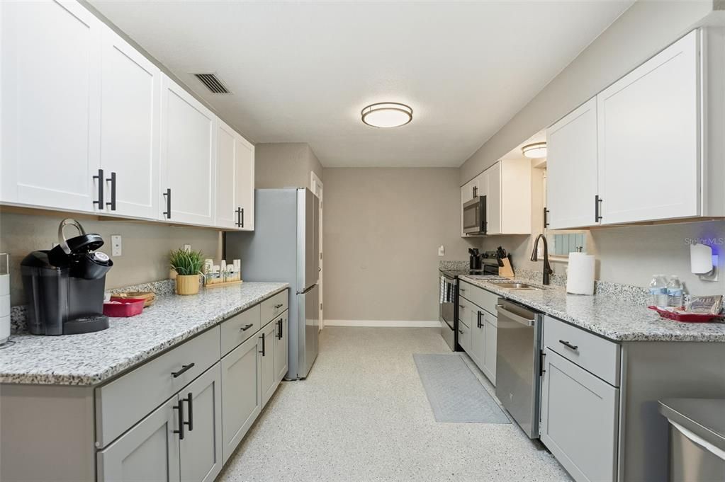 待售: $423,000 (3 贝兹, 2 浴室, 1574 平方英尺)