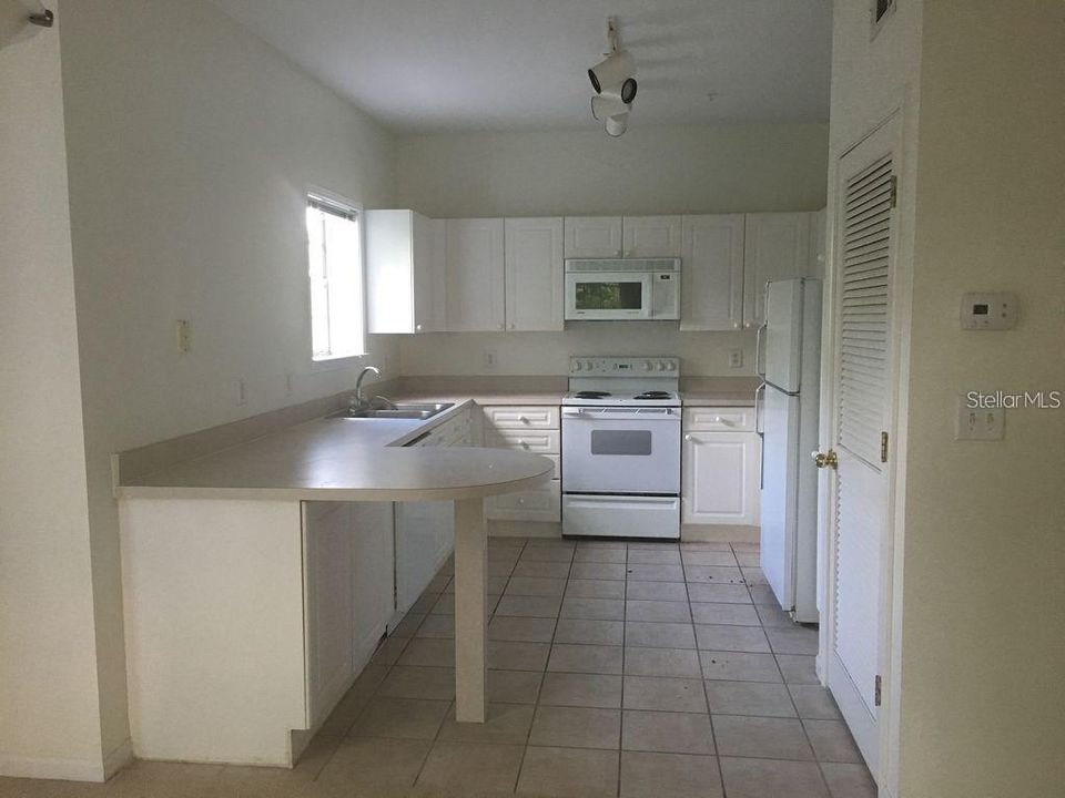 Active With Contract: $2,000 (2 beds, 2 baths, 1261 Square Feet)