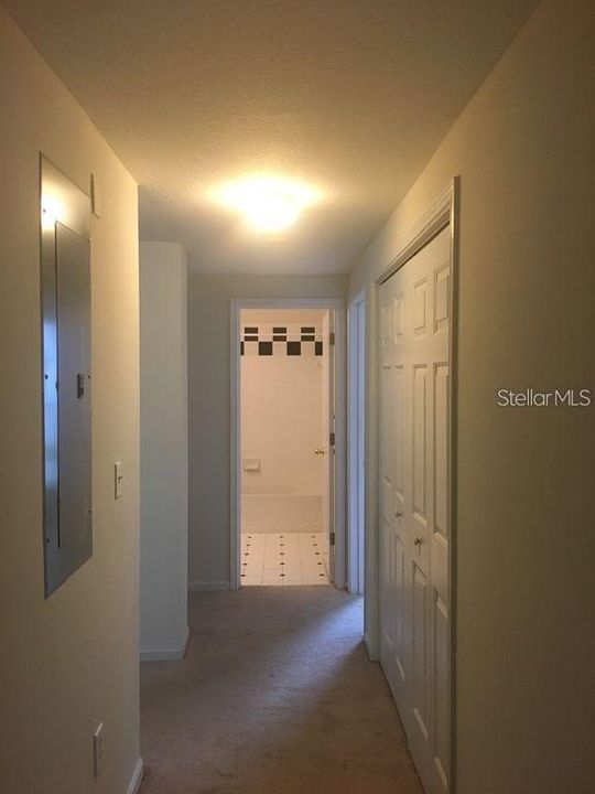 Active With Contract: $2,000 (2 beds, 2 baths, 1261 Square Feet)