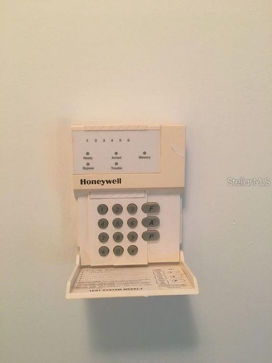 Active With Contract: $2,000 (2 beds, 2 baths, 1261 Square Feet)