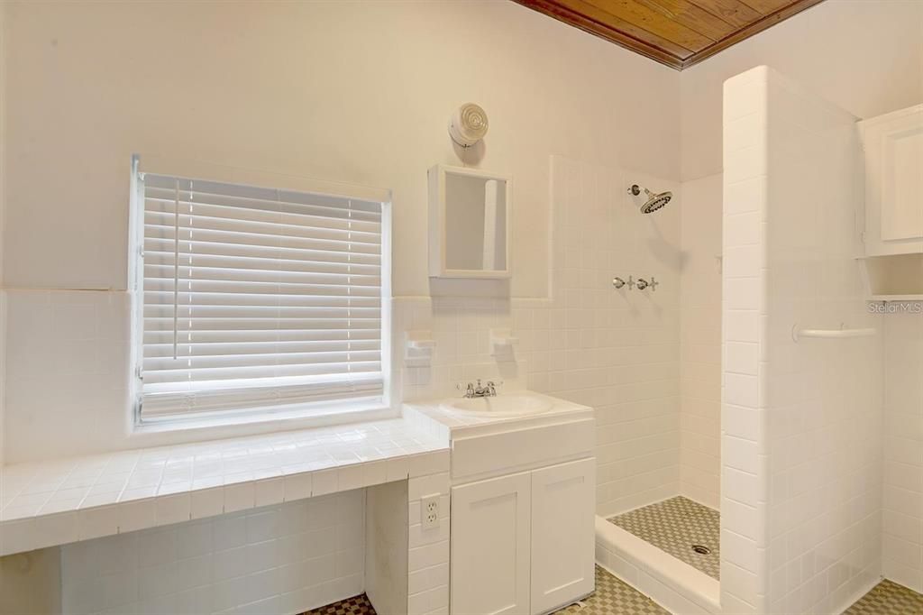 For Sale: $399,999 (3 beds, 2 baths, 2626 Square Feet)