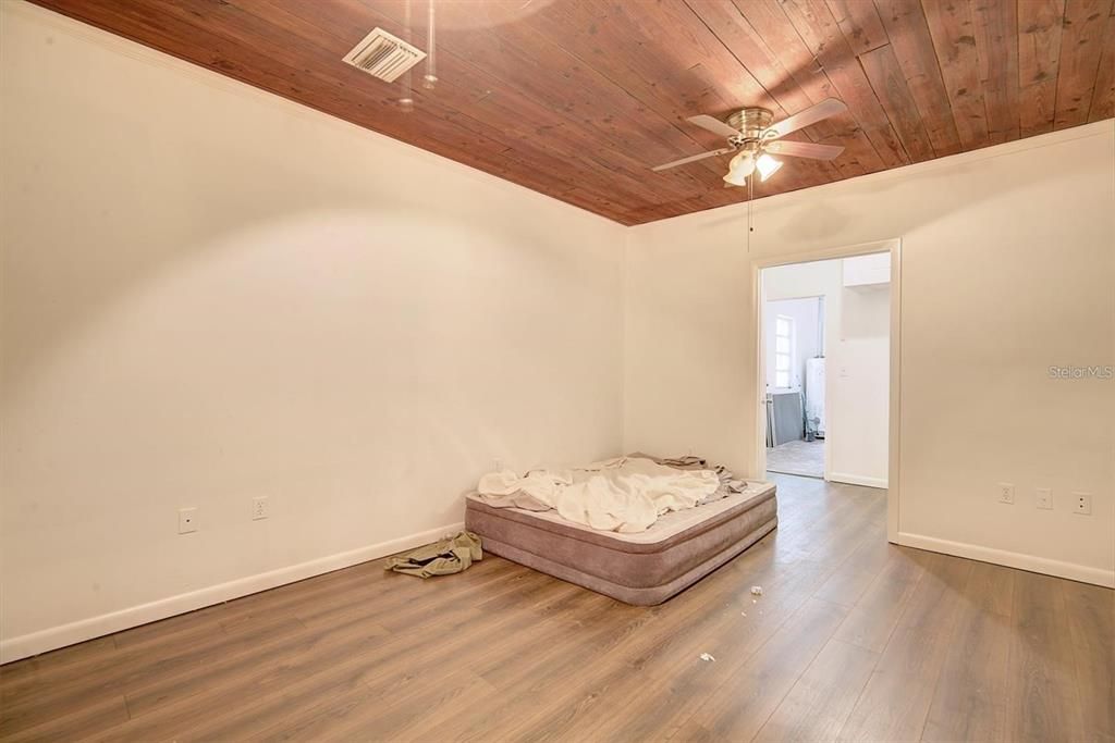 For Sale: $399,999 (3 beds, 2 baths, 2626 Square Feet)