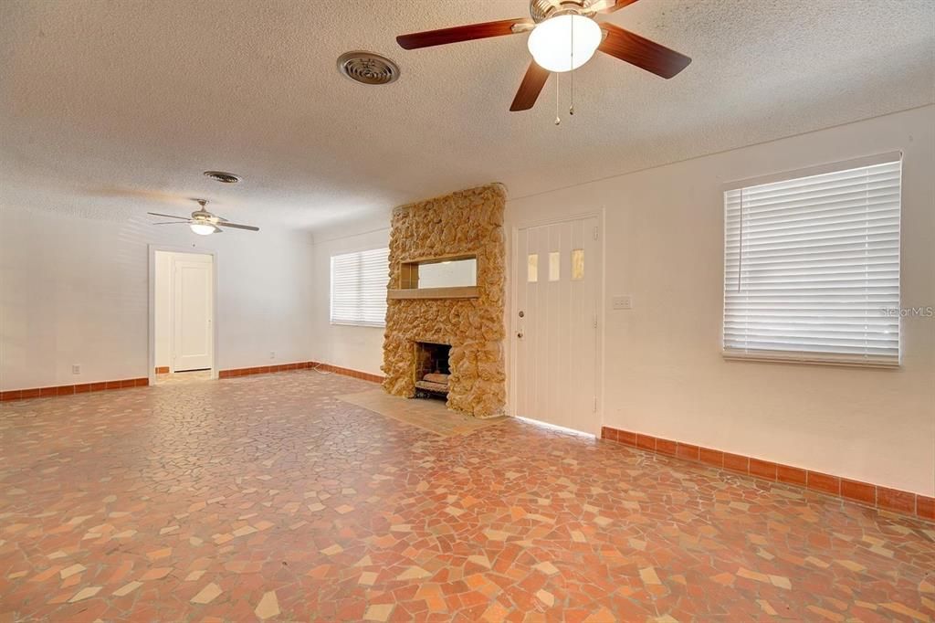 For Sale: $399,999 (3 beds, 2 baths, 2626 Square Feet)