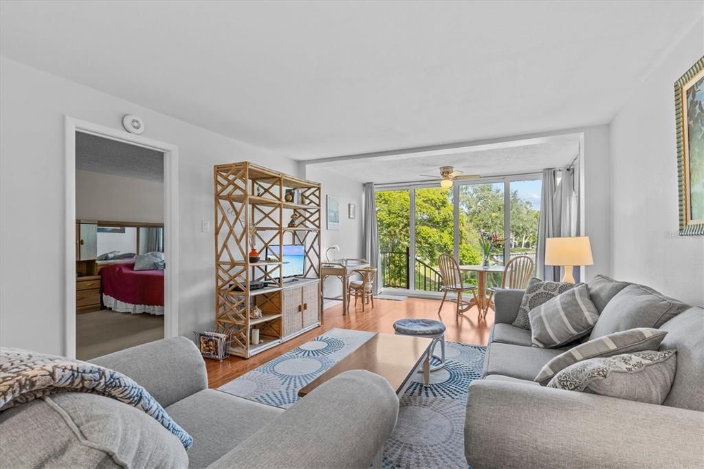 For Sale: $290,000 (2 beds, 2 baths, 1178 Square Feet)