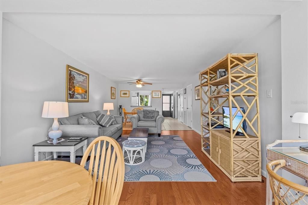 For Sale: $290,000 (2 beds, 2 baths, 1178 Square Feet)