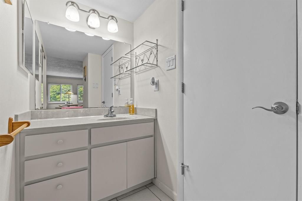 For Sale: $290,000 (2 beds, 2 baths, 1178 Square Feet)