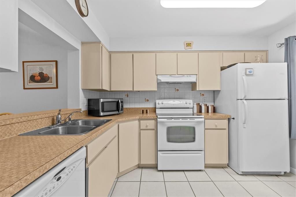 For Sale: $290,000 (2 beds, 2 baths, 1178 Square Feet)