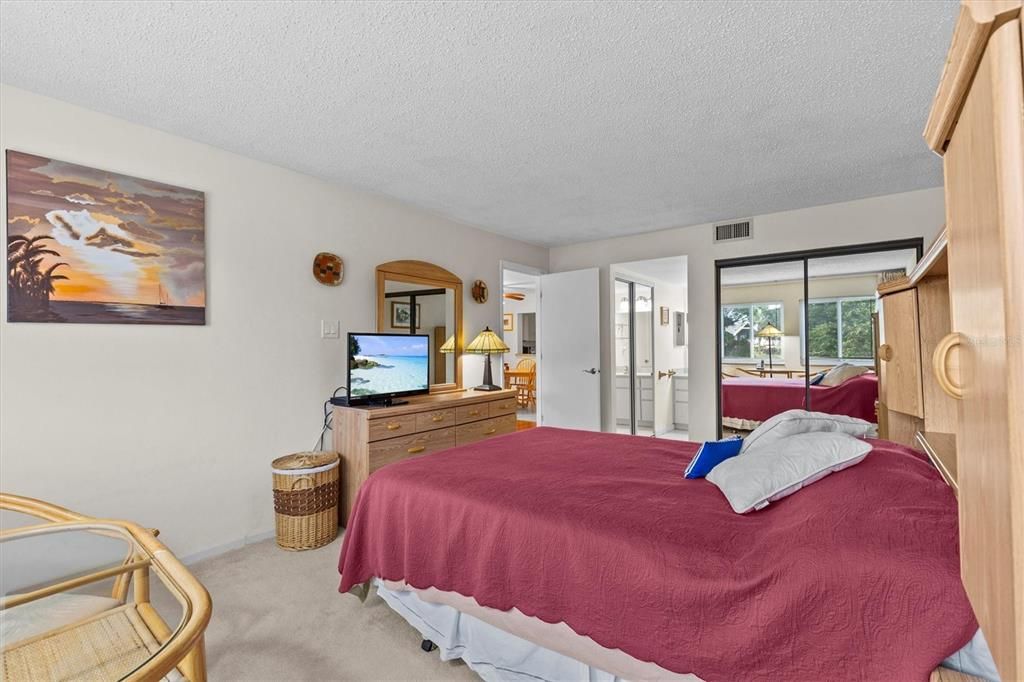 For Sale: $290,000 (2 beds, 2 baths, 1178 Square Feet)