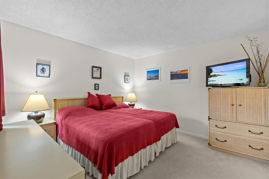 For Sale: $290,000 (2 beds, 2 baths, 1178 Square Feet)