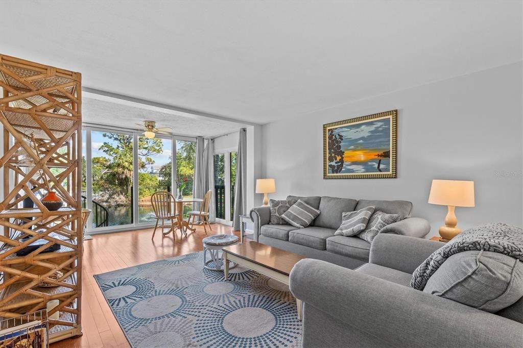 For Sale: $290,000 (2 beds, 2 baths, 1178 Square Feet)