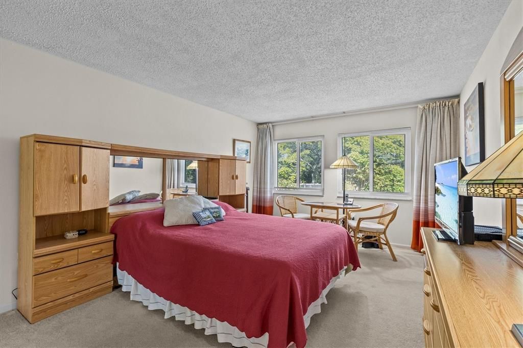 For Sale: $290,000 (2 beds, 2 baths, 1178 Square Feet)