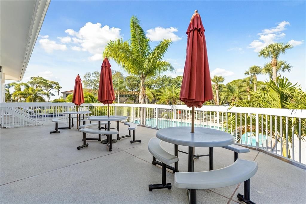 For Sale: $290,000 (2 beds, 2 baths, 1178 Square Feet)